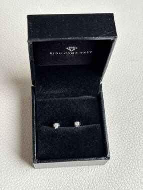 14k White Gold Diamond Stud Earrings